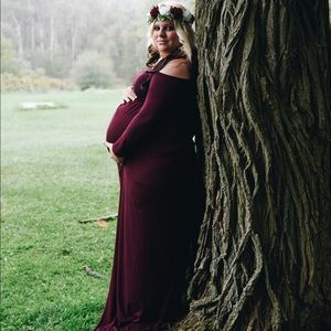 Maternity dress and roses hair piece